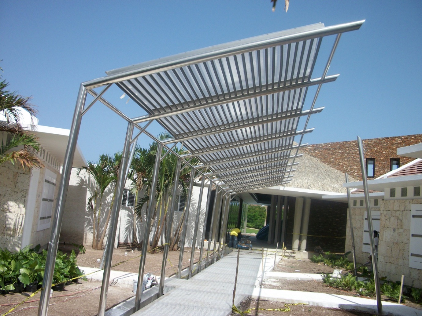 Estructura decorativa exterior en acero inoxidable