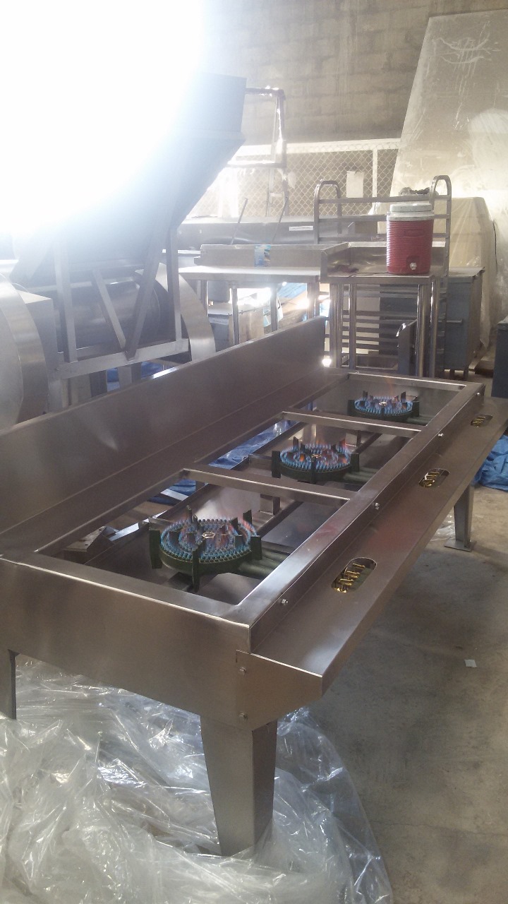 Equipo de cocina industrial en acero inoxidable